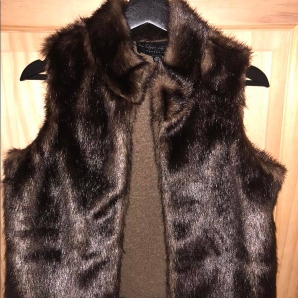 Cropped Fur Vest - Picture 1 of 1